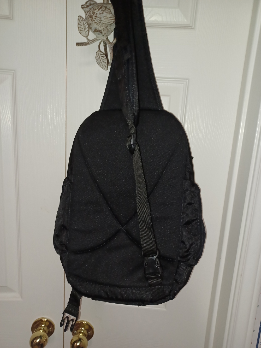REI Black Men’s Sling Bag - Lightweight Everyday Carry - Picture 5 of 9